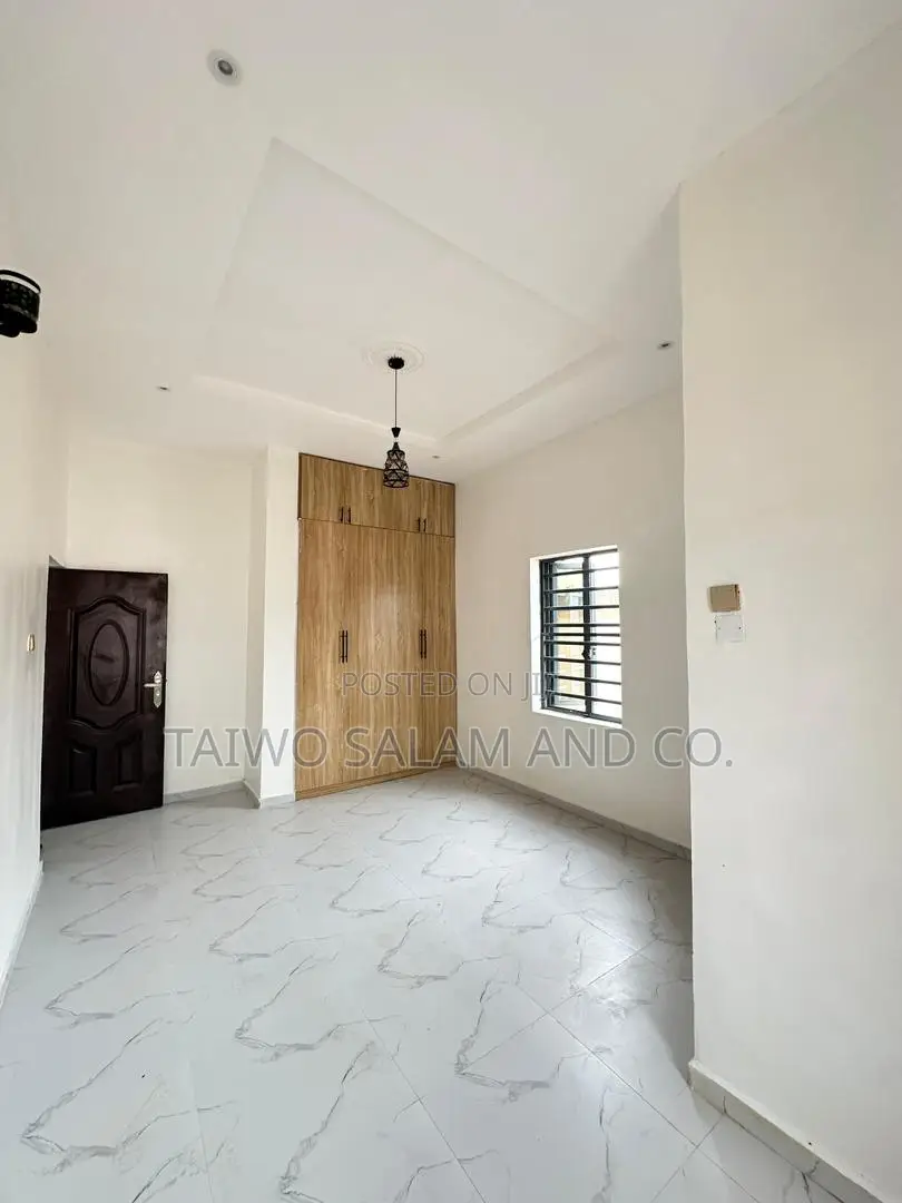 4bdrm Duplex in Akobo for sale
