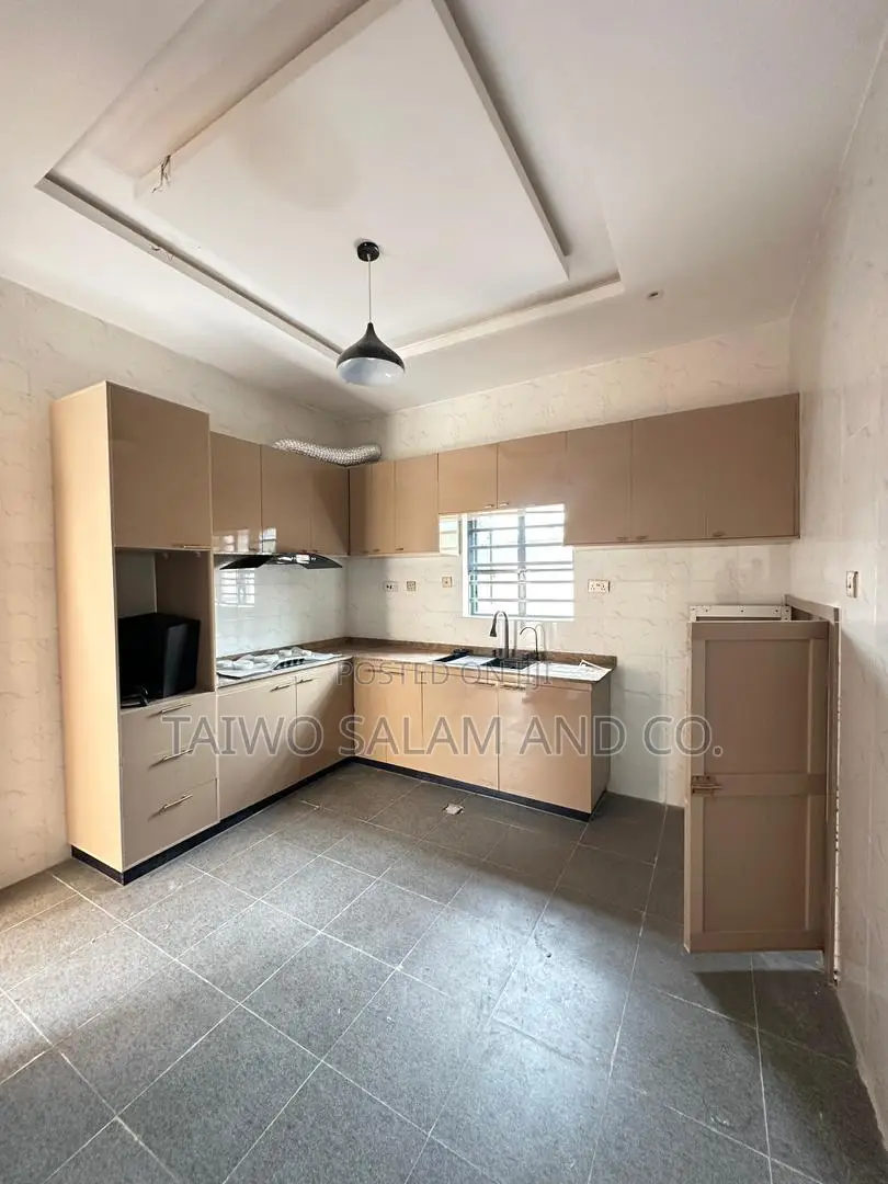 4bdrm Duplex in Akobo for sale