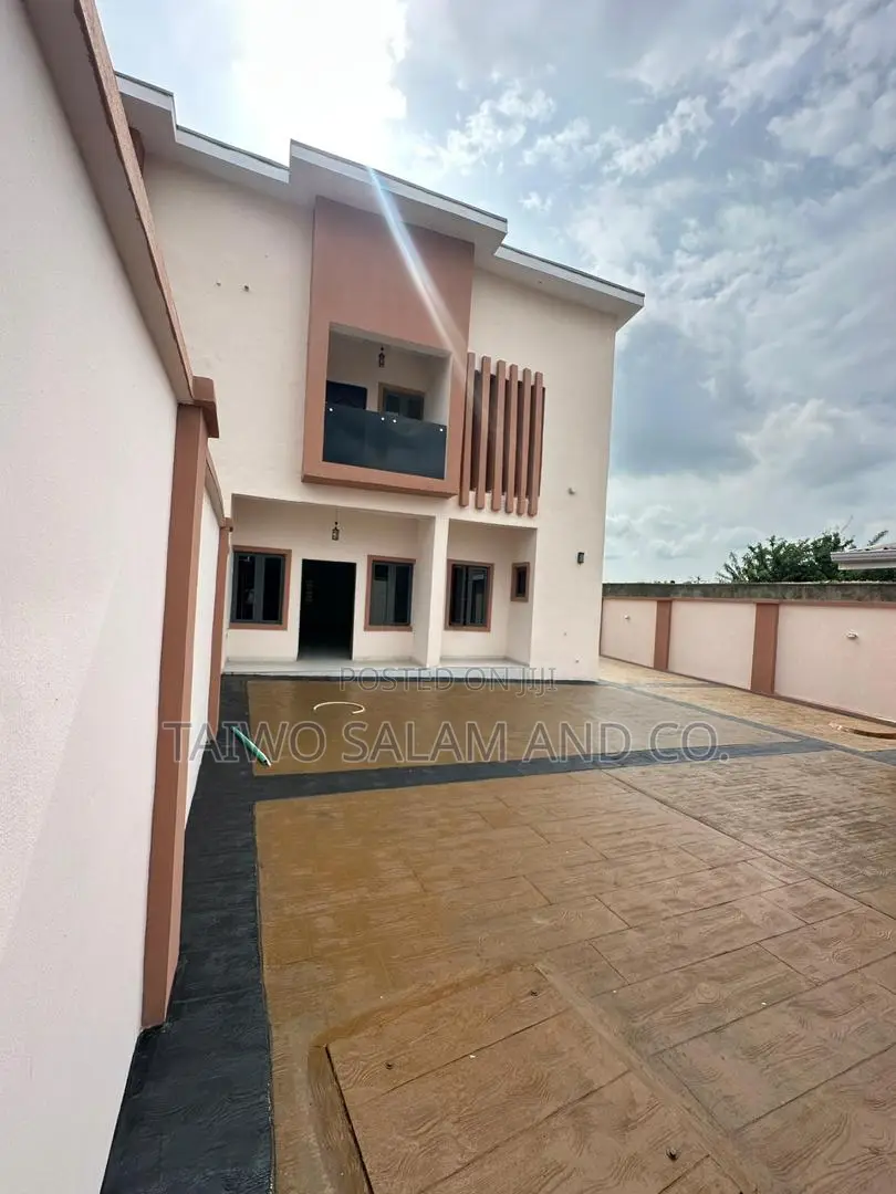 4bdrm Duplex in Akobo for sale