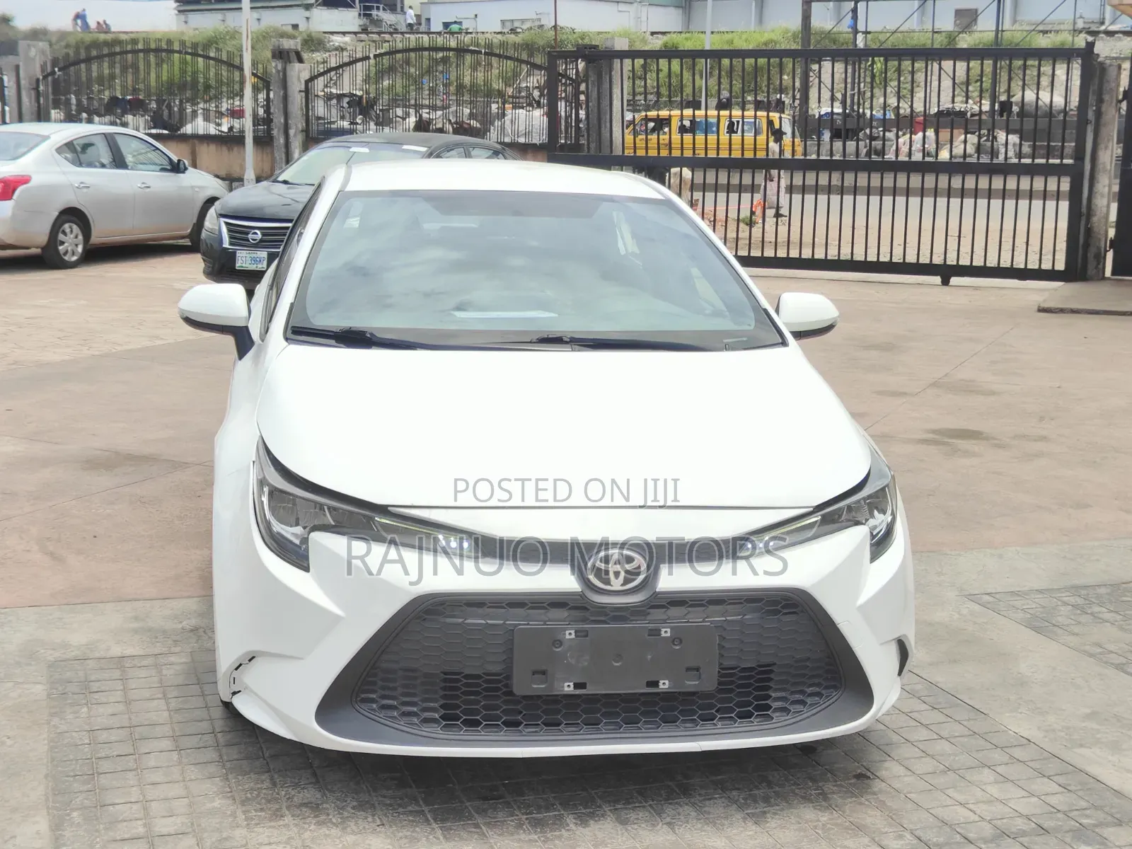 Toyota Corolla LE 2022 White