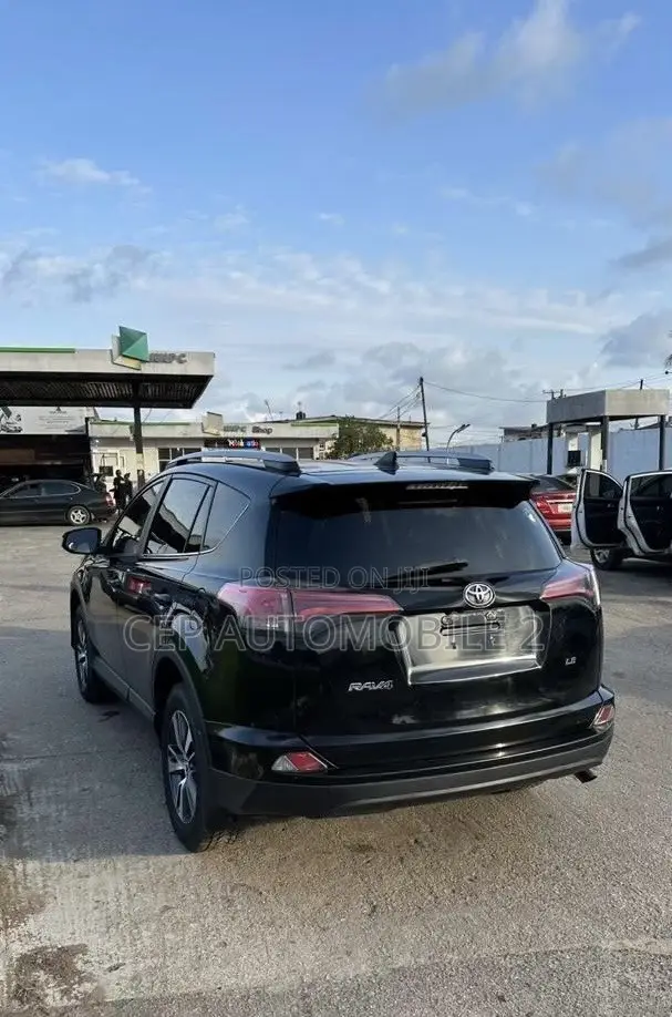 Toyota RAV4 LE 4dr SUV (2.5L 4cyl 6A) 2018 Black