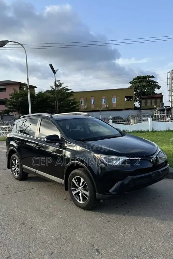 Toyota RAV4 LE 4dr SUV (2.5L 4cyl 6A) 2018 Black