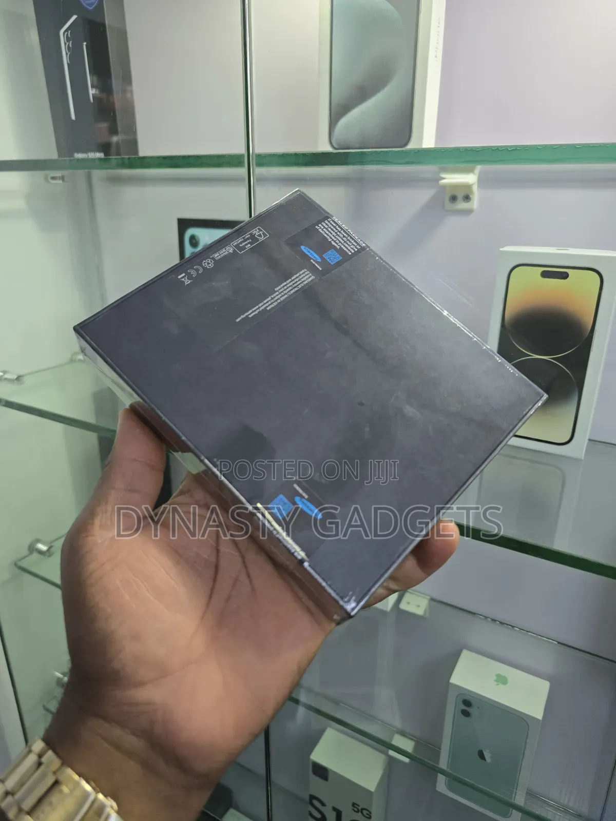 New Samsung Galaxy Z Fold4 256 GB Gold