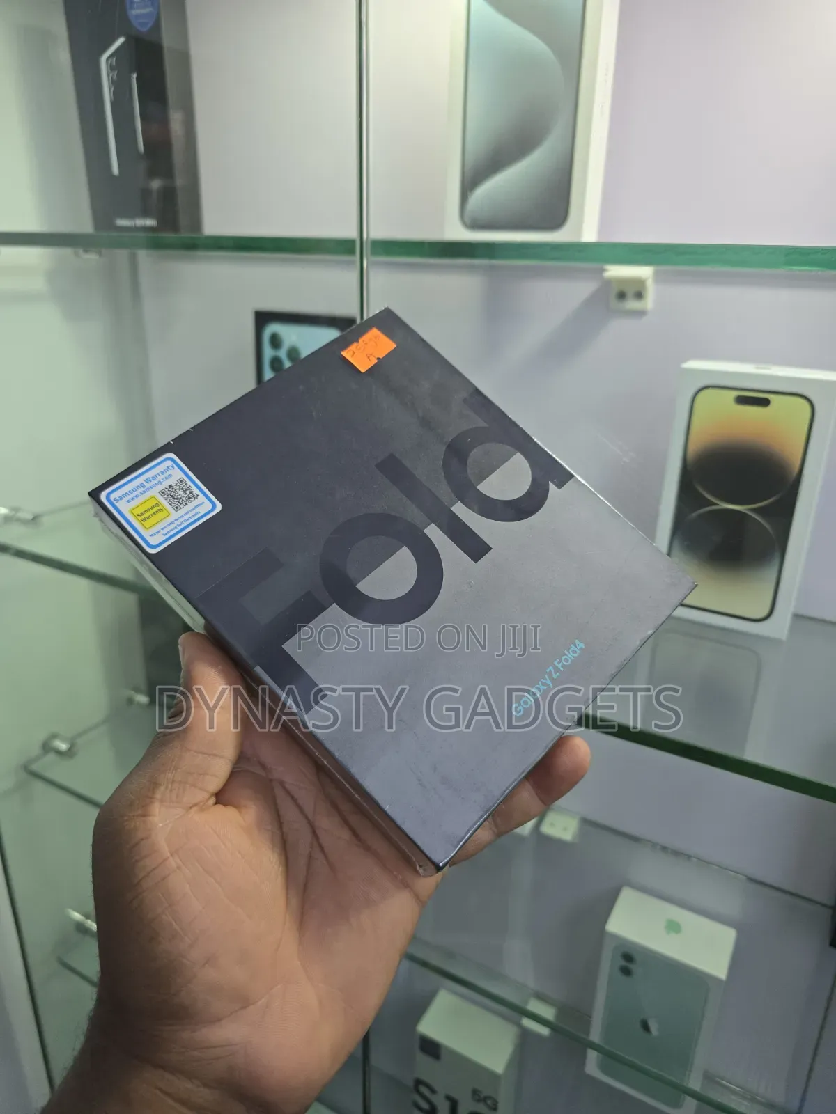 New Samsung Galaxy Z Fold4 256 GB Gold