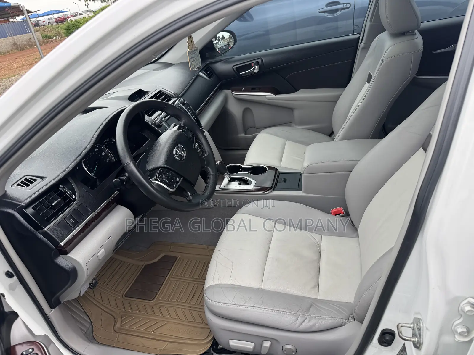 Toyota Camry XLE 4dr Sedan (2.5L 4cyl 6A) 2013 White