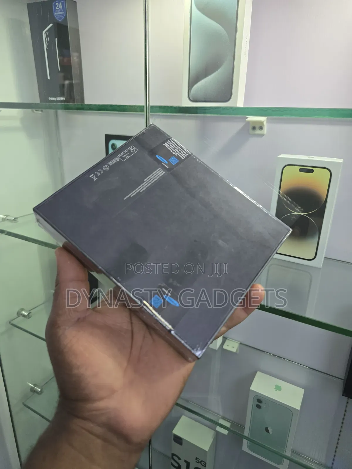 New Samsung Galaxy Z Fold4 256 GB Gold