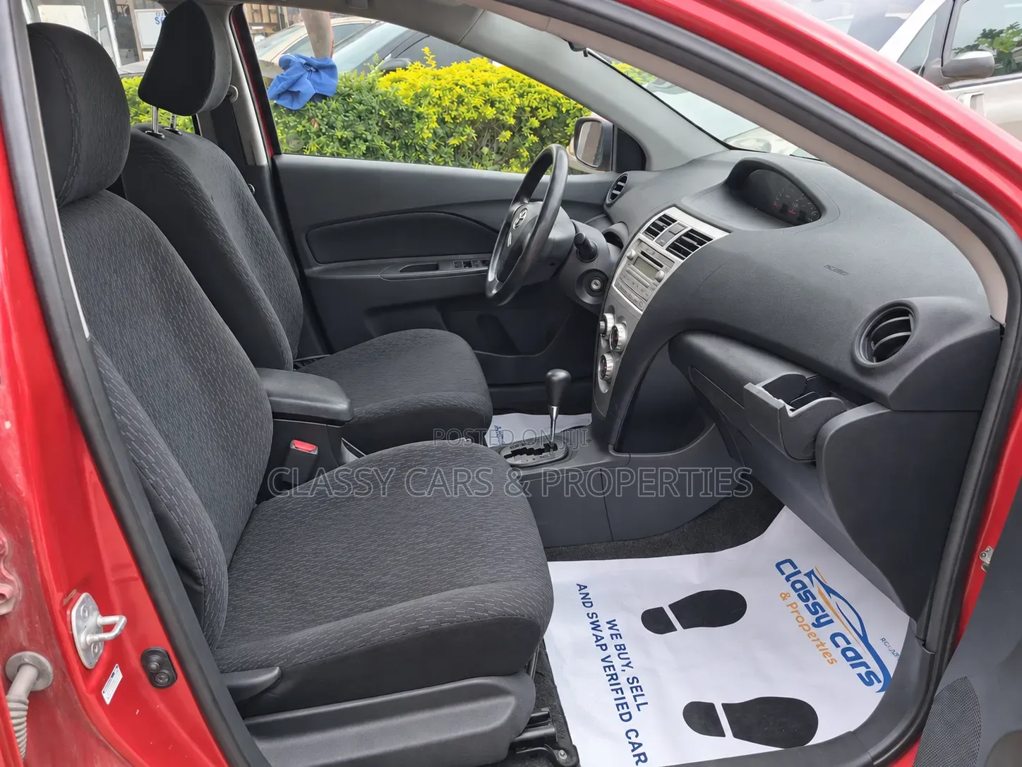 Toyota Yaris 2009 Red