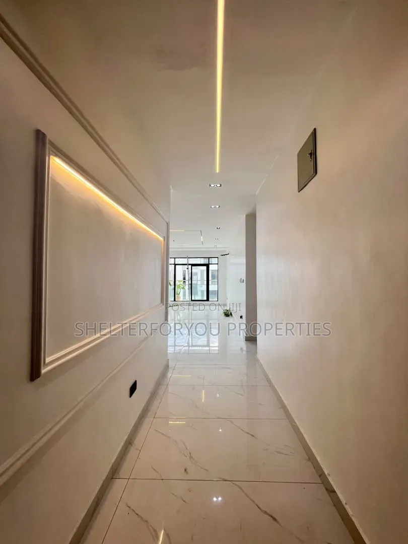 3bdrm Apartment in Lekki Phase 1 for sale