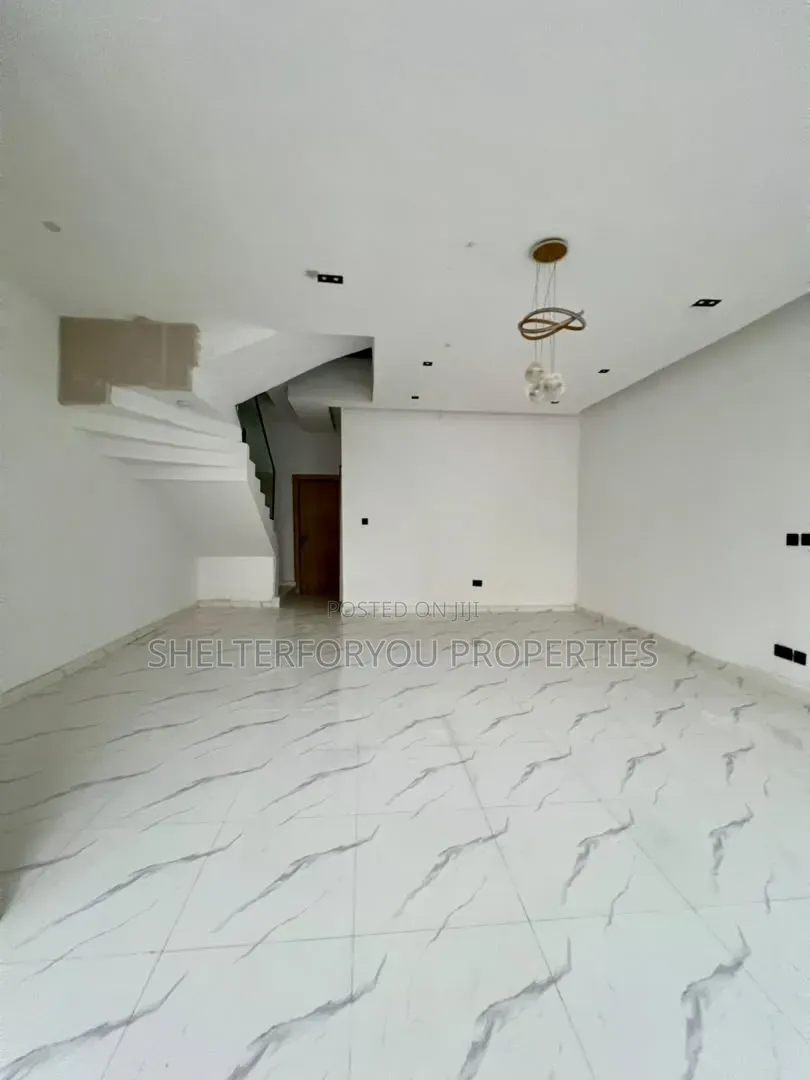 4bdrm House in Ikota for sale