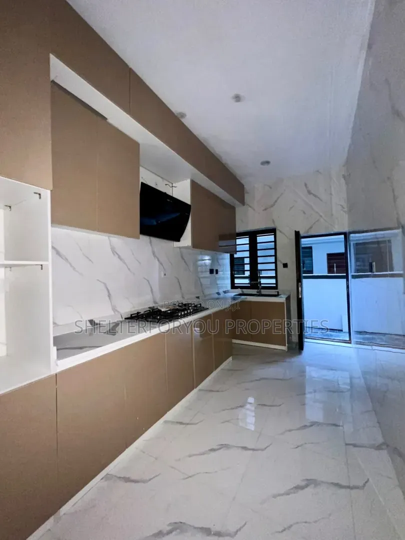 4bdrm House in Ikota for sale