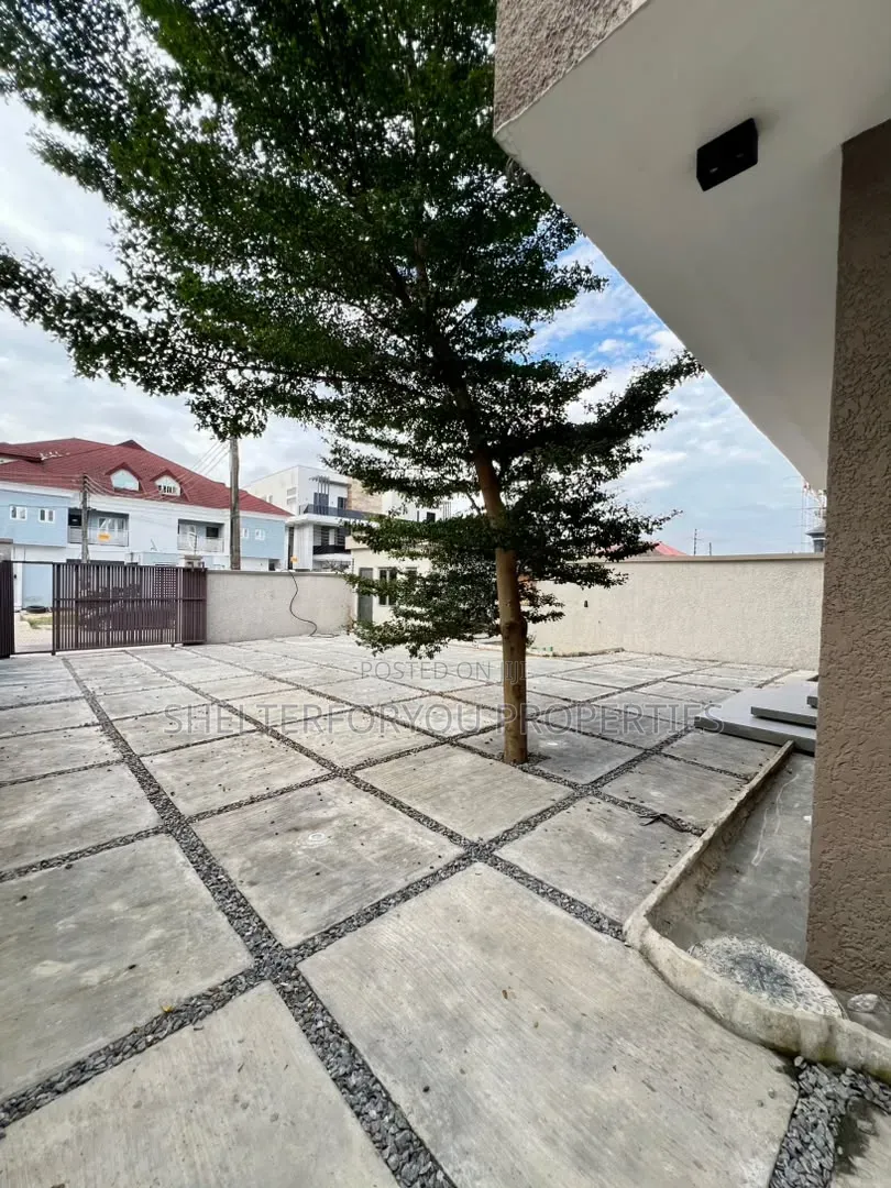 5bdrm Duplex in Lekki Phase 1 for sale