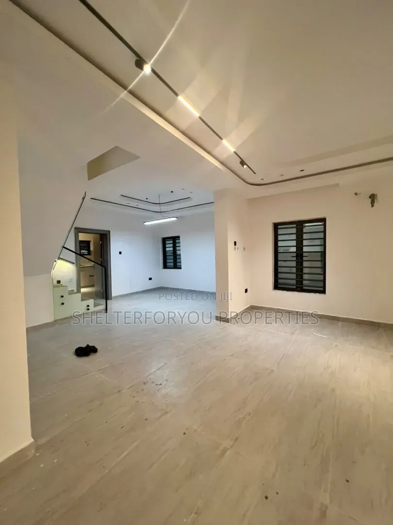 5bdrm Duplex in Lekki Phase 1 for sale