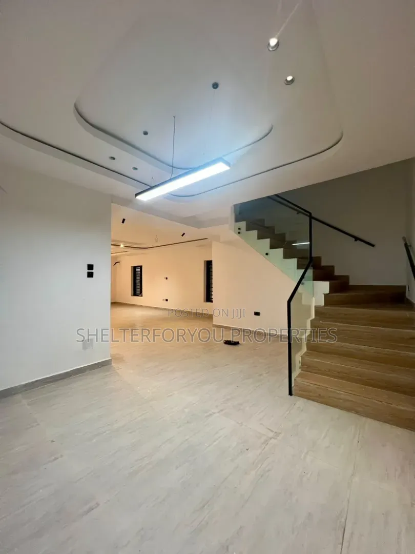 5bdrm Duplex in Lekki Phase 1 for sale