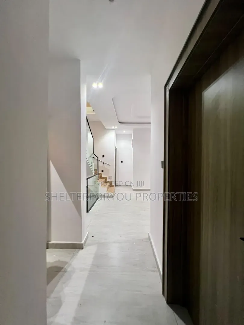 5bdrm Duplex in Lekki Phase 1 for sale