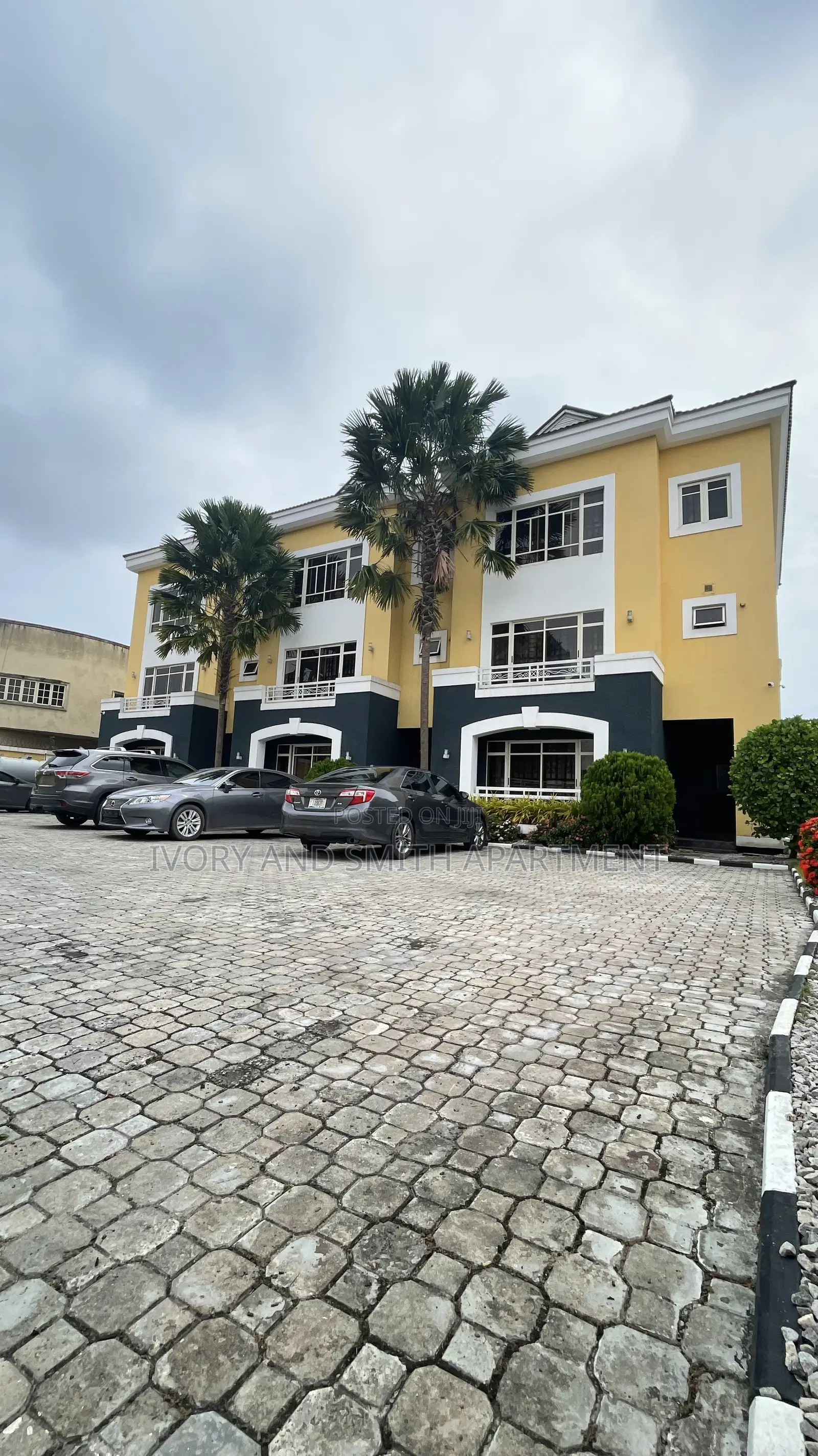 Lekki Center 3 Bedroom Shortlet