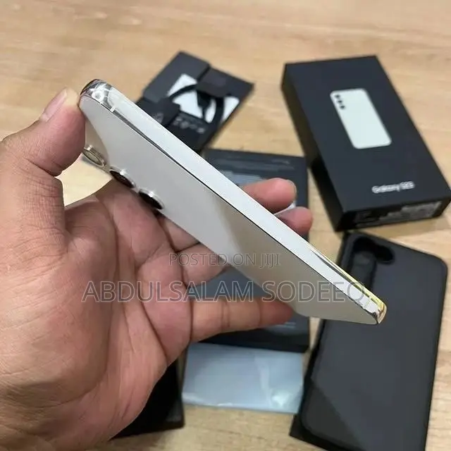 New Samsung Galaxy S23 256 GB Silver