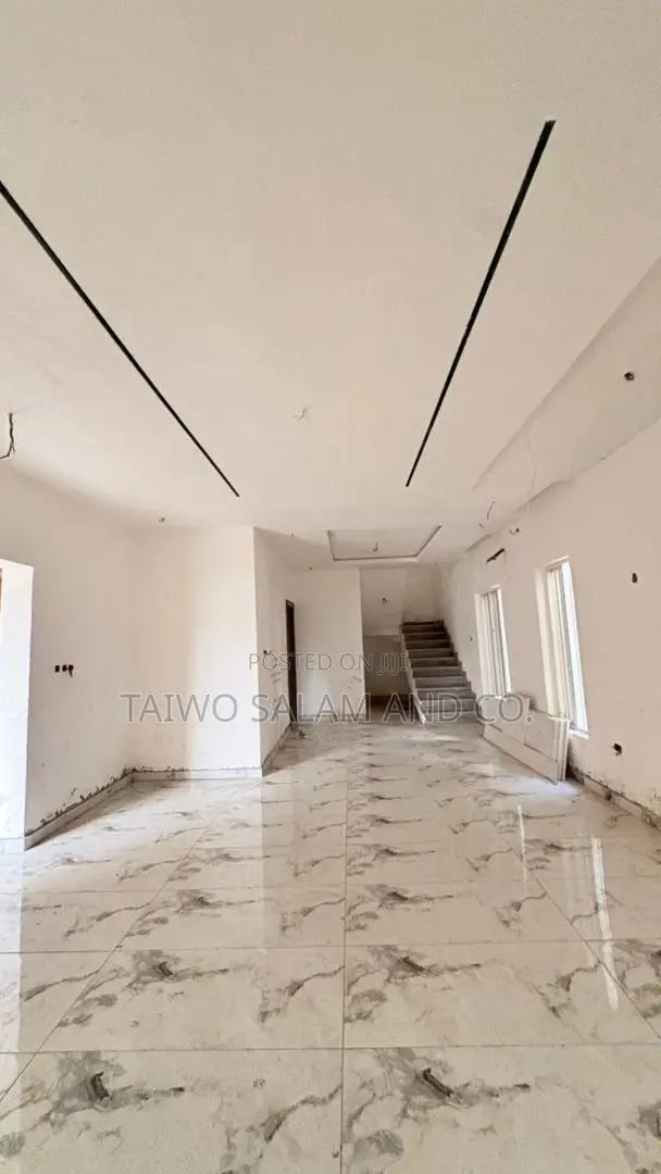 4bdrm Duplex in Akobo for sale