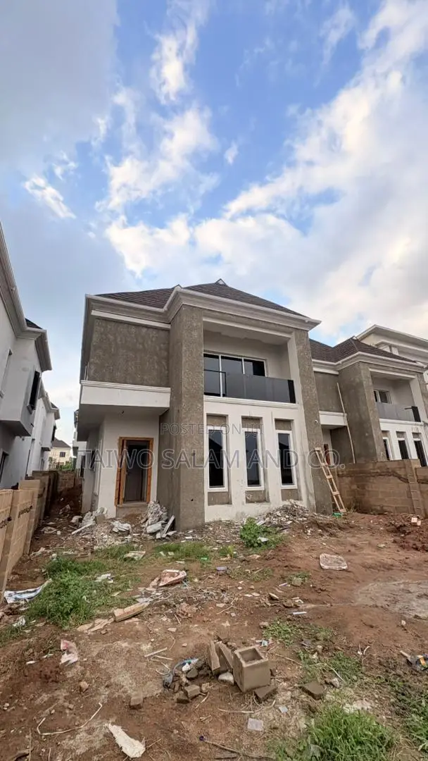 4bdrm Duplex in Akobo for sale