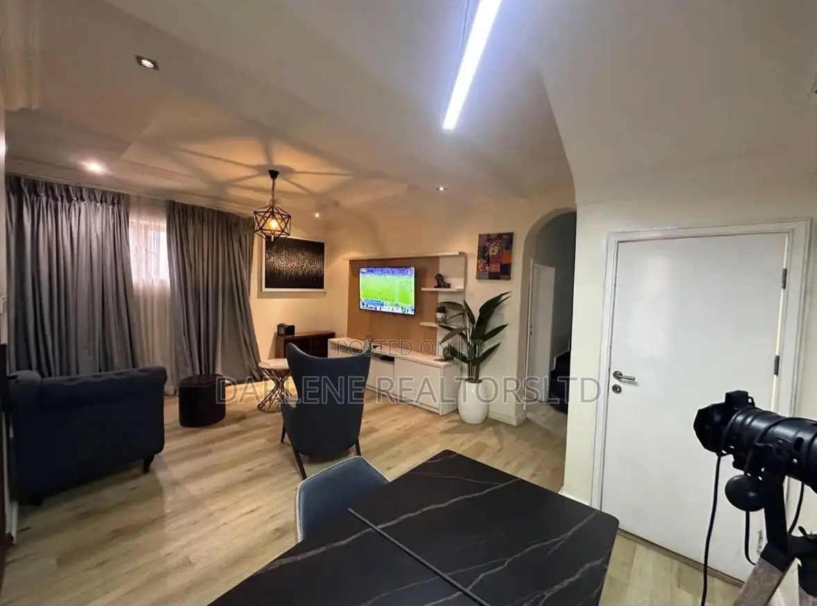2bdrm Townhouse / Terrace in Lekki Phase 1 for rent