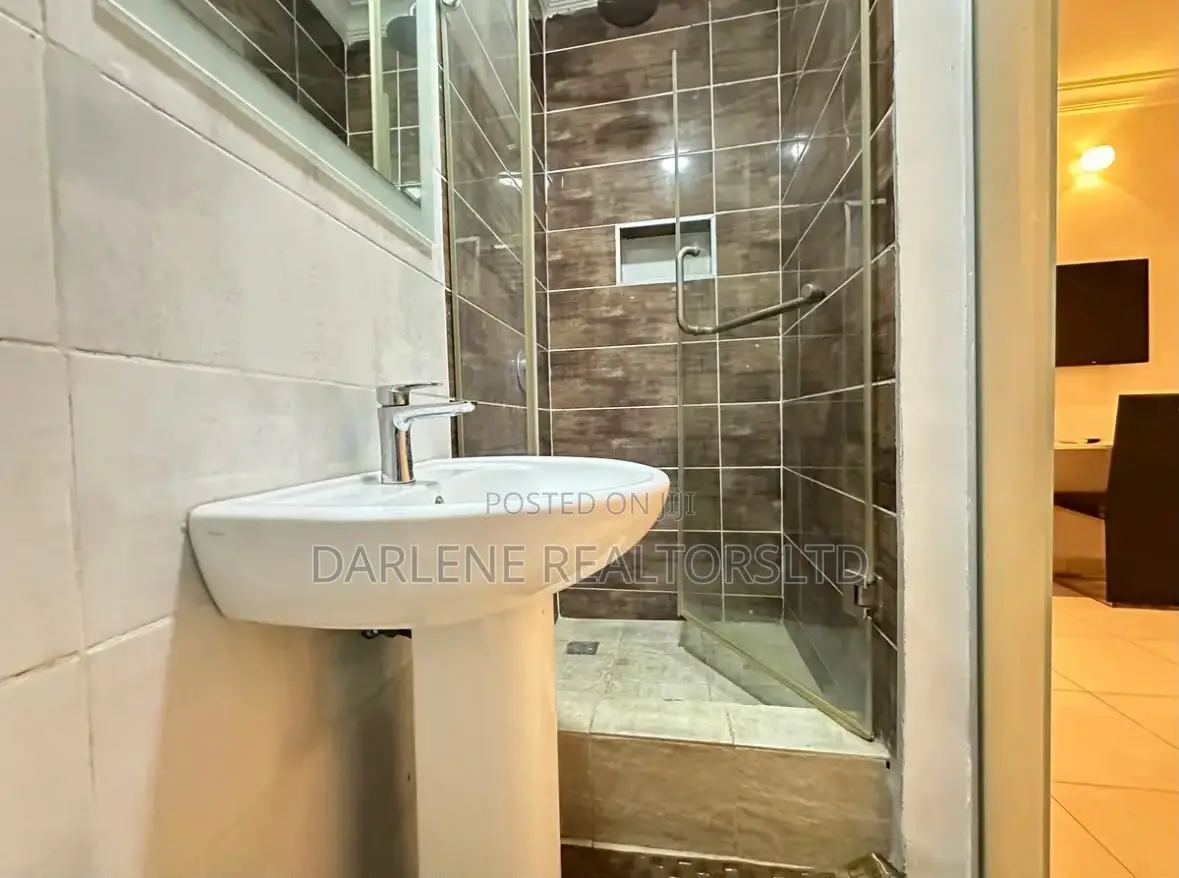 2bdrm Townhouse / Terrace in Lekki Phase 1 for rent