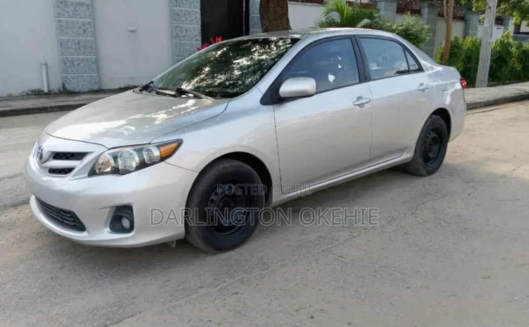 Toyota Corolla 2011 Silver