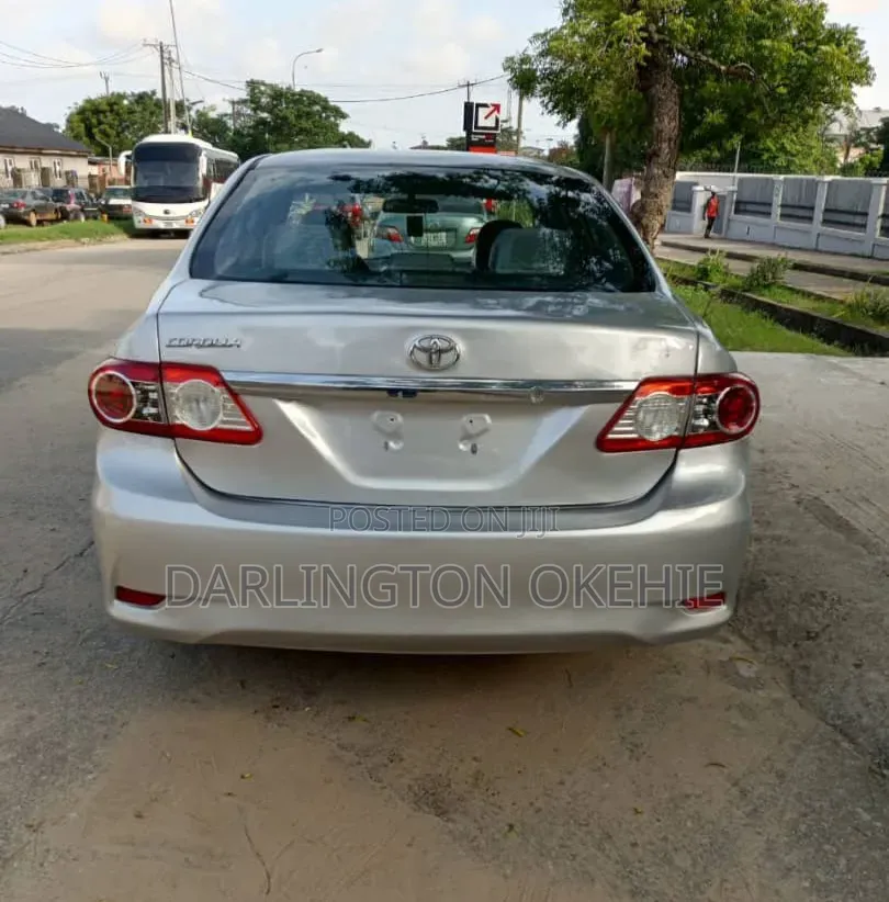Toyota Corolla 2011 Silver