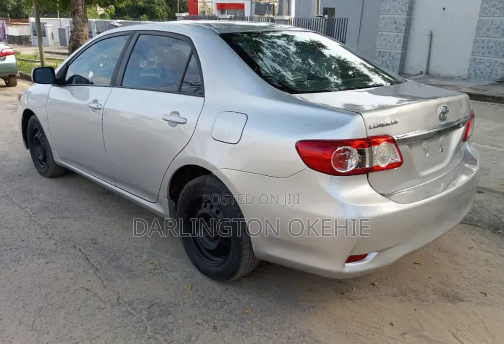 Toyota Corolla 2011 Silver