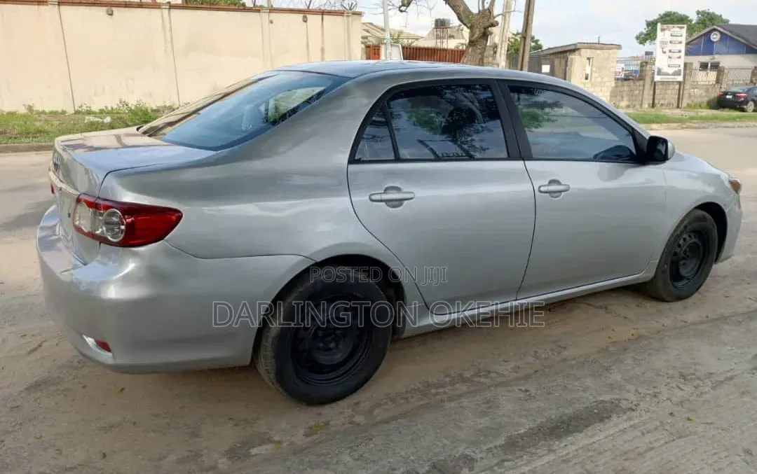 Toyota Corolla 2011 Silver
