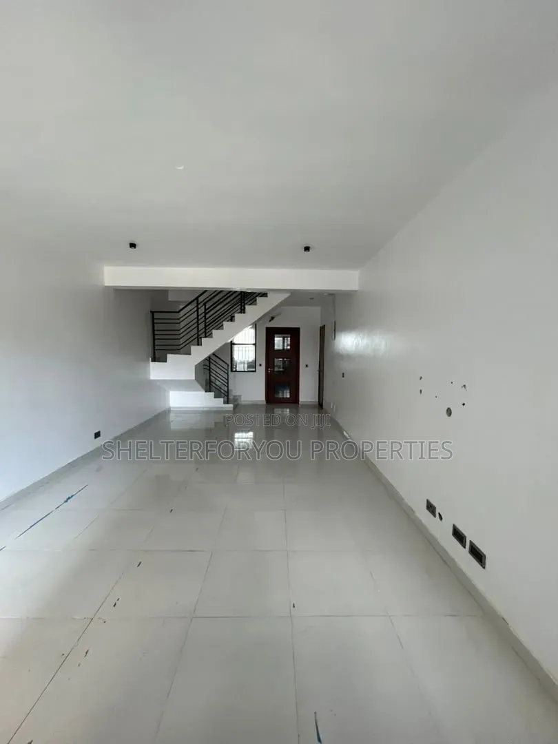 2bdrm Maisonette in Lekki Phase 1 for rent