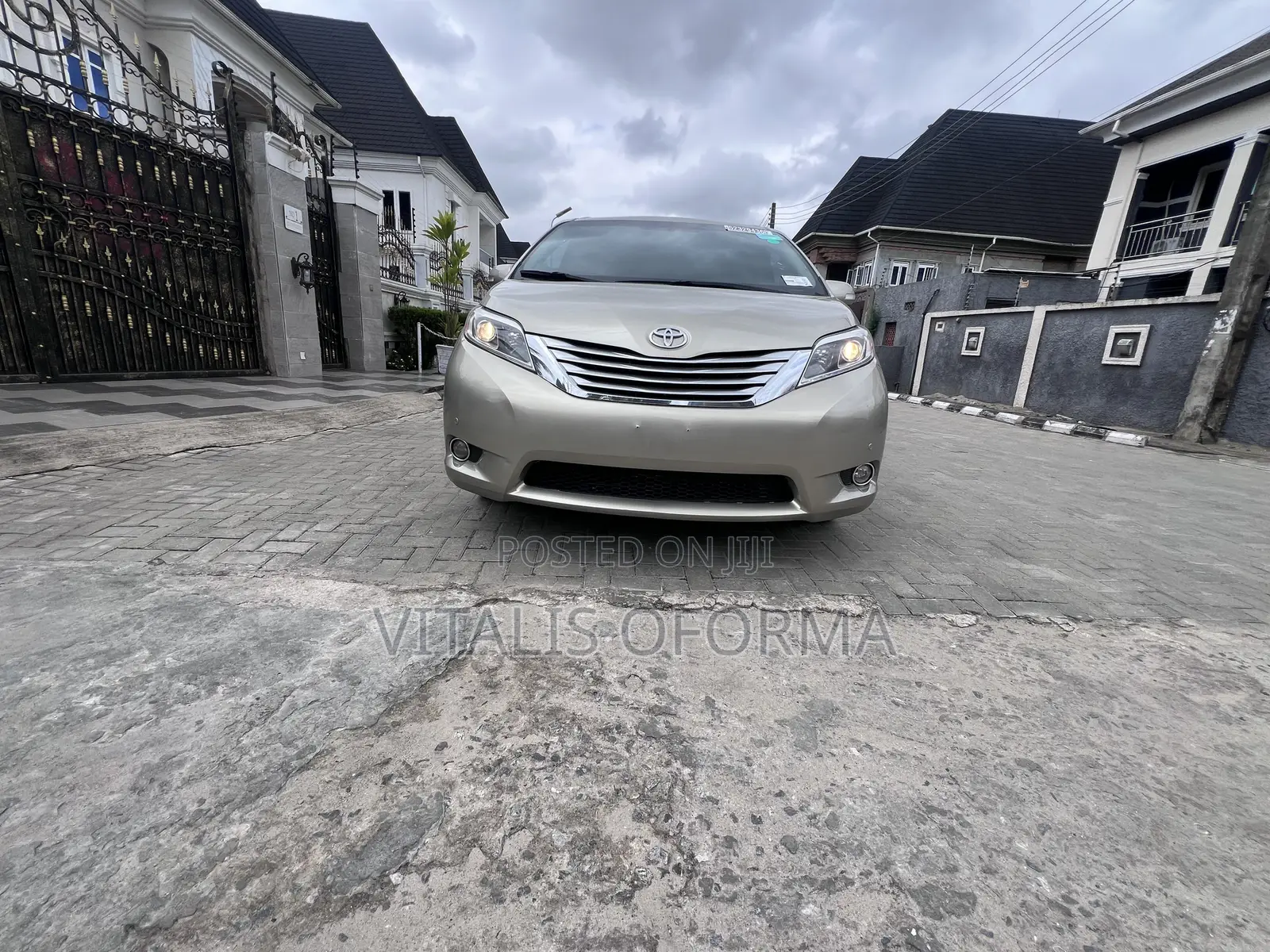 Toyota Sienna 2015 Gold
