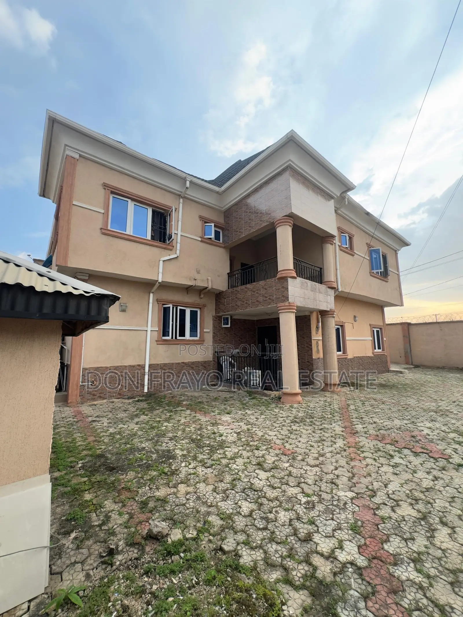 10bdrm Duplex in Aare Oluyole for sale
