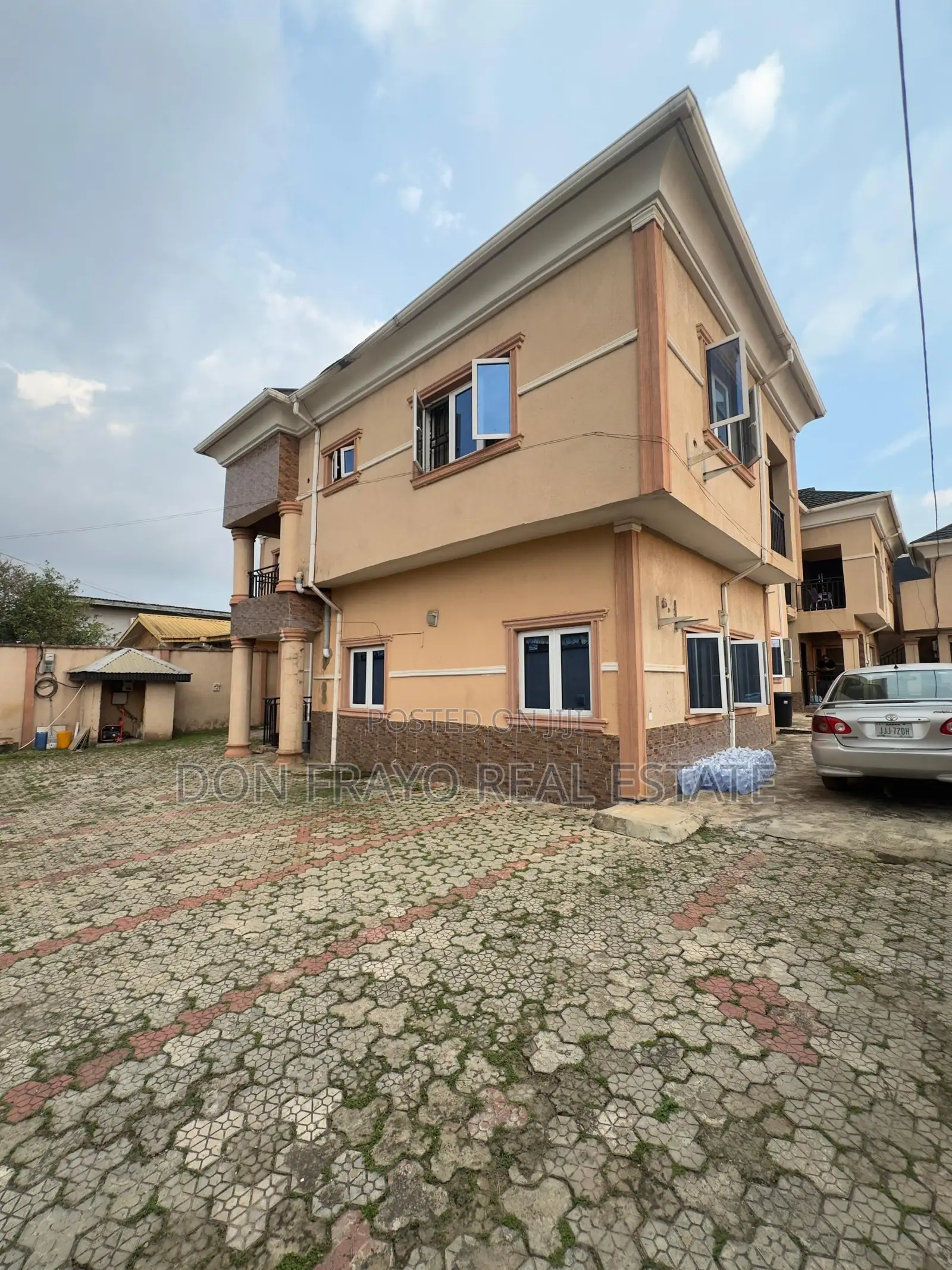 10bdrm Duplex in Aare Oluyole for sale