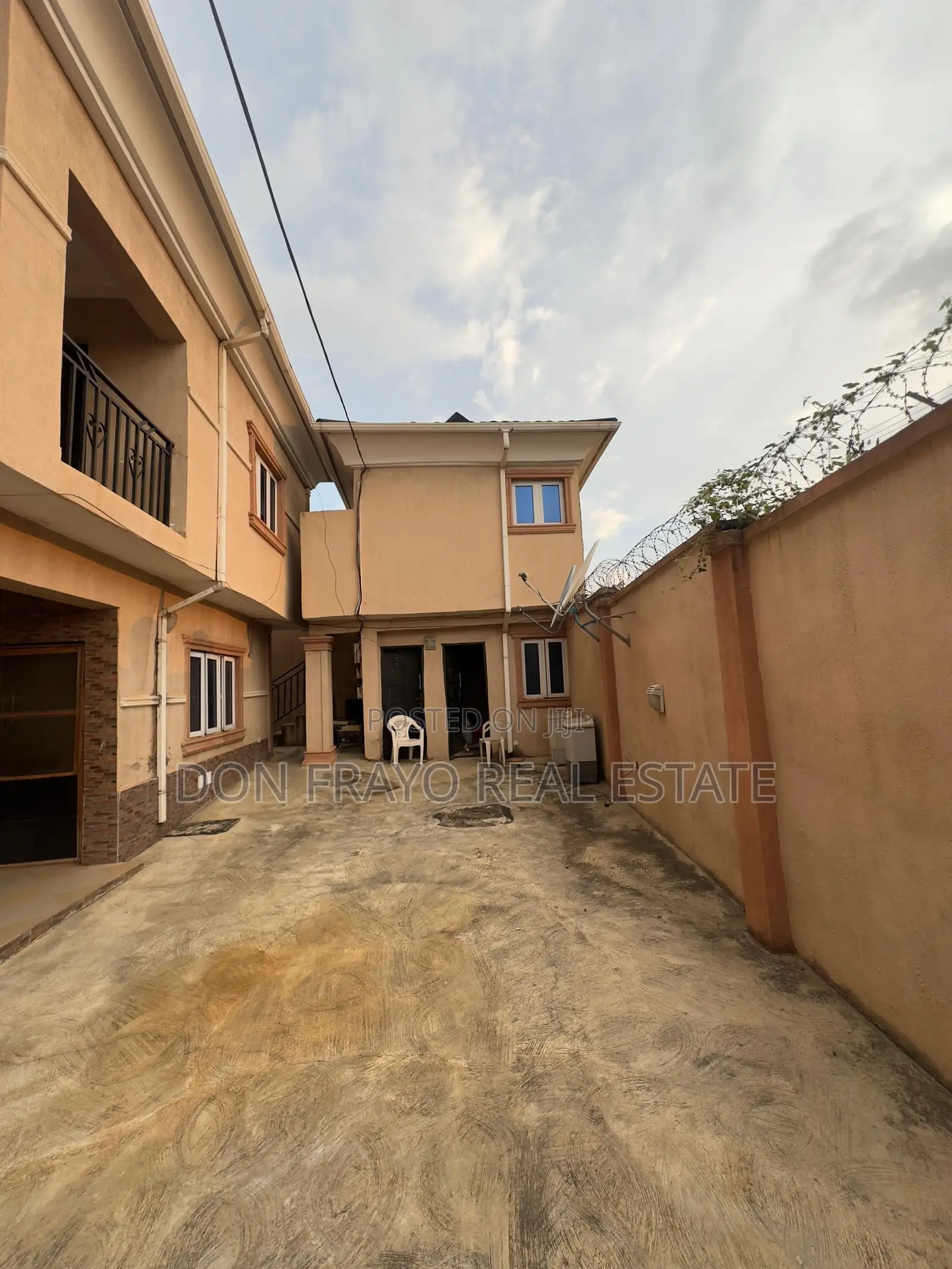 10bdrm Duplex in Aare Oluyole for sale