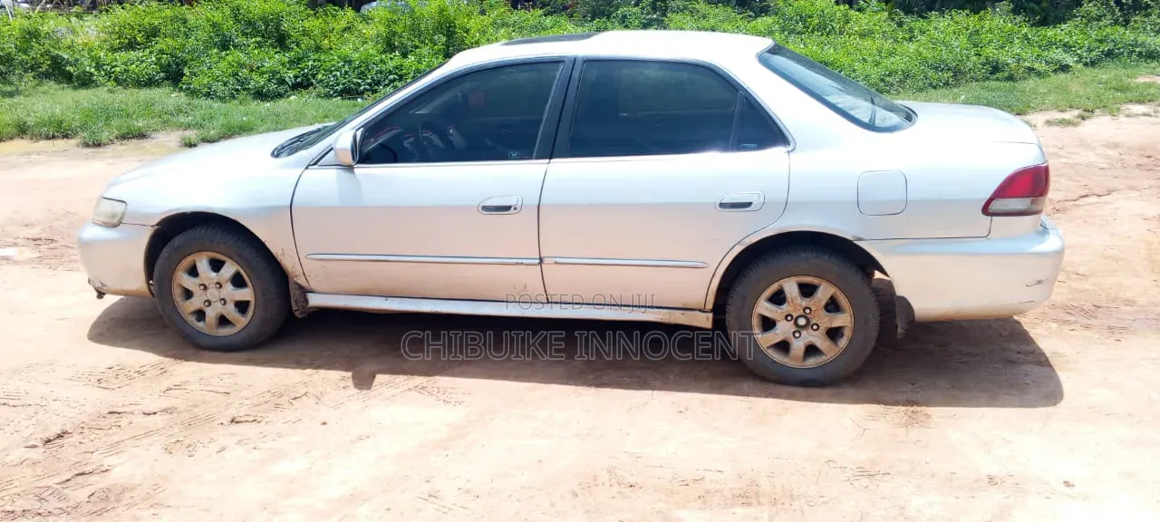 Honda Accord 2000 Silver