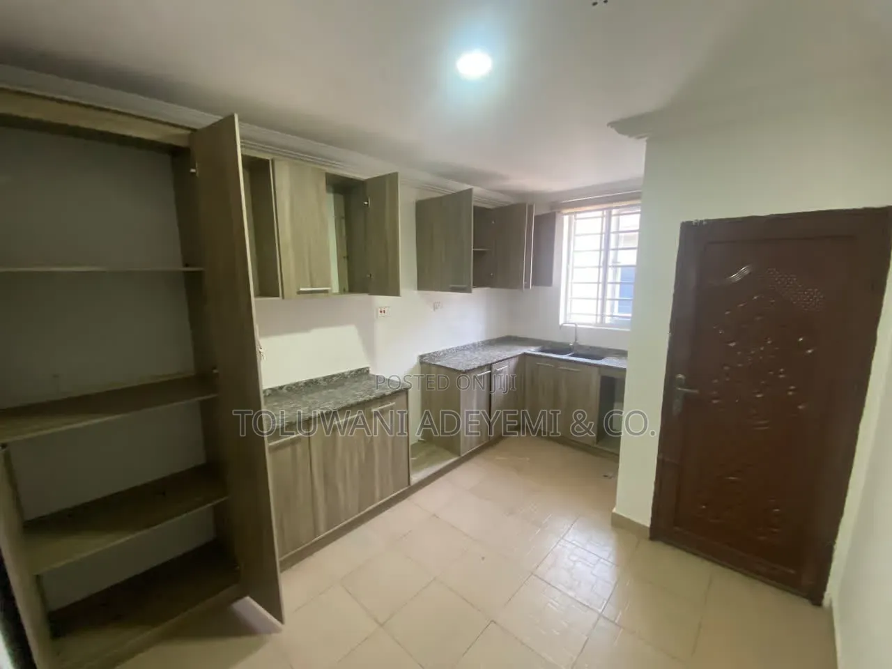3bdrm Apartment in Lekki Phase 1 for rent