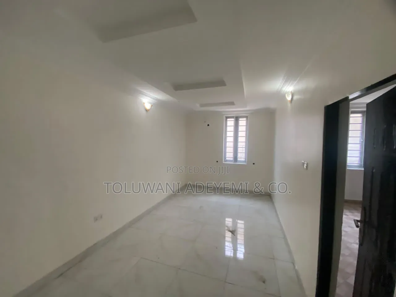 3bdrm Apartment in Lekki Phase 1 for rent