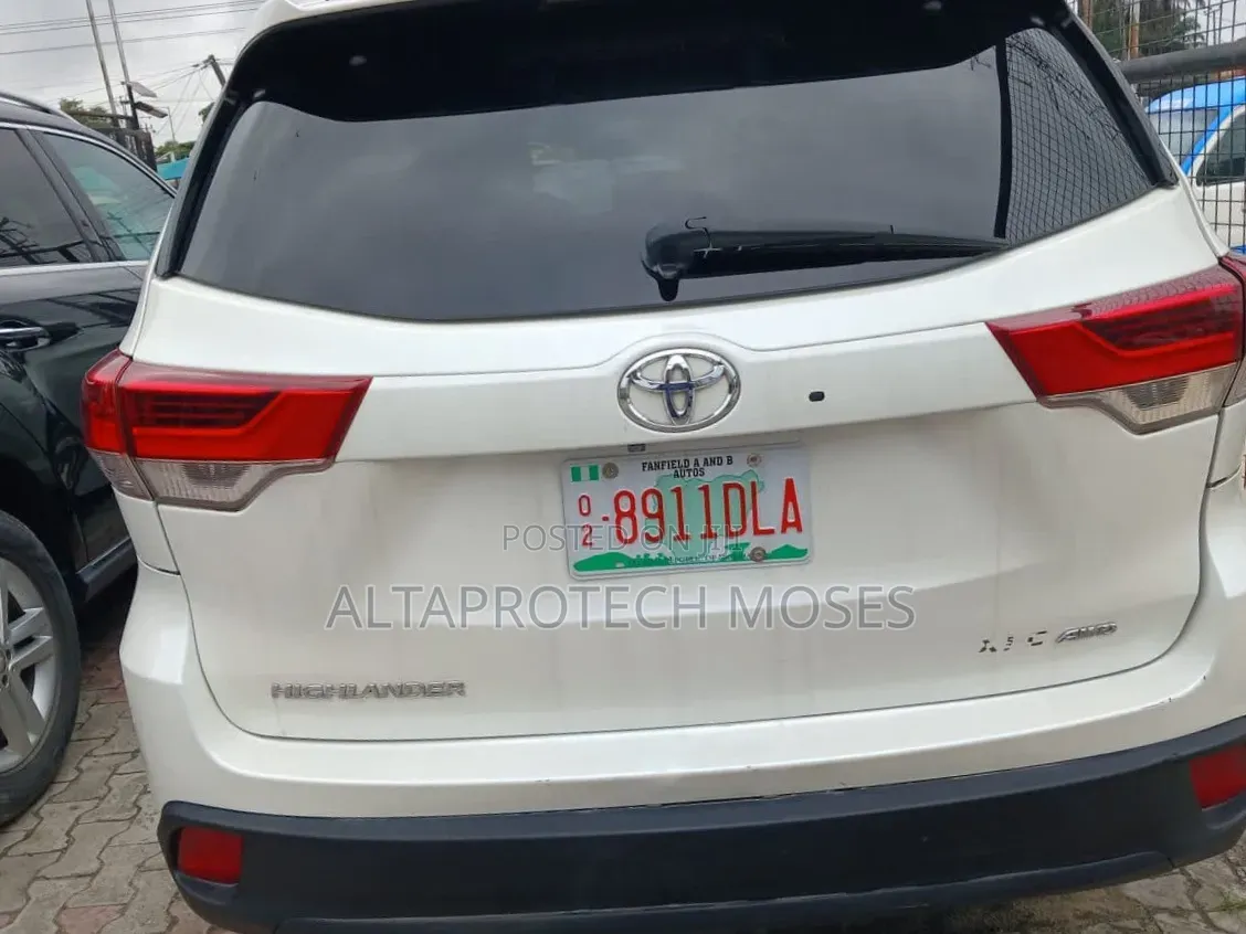 Toyota Highlander XLE V6 4x4 (3.5L 6cyl 6A) 2016 White