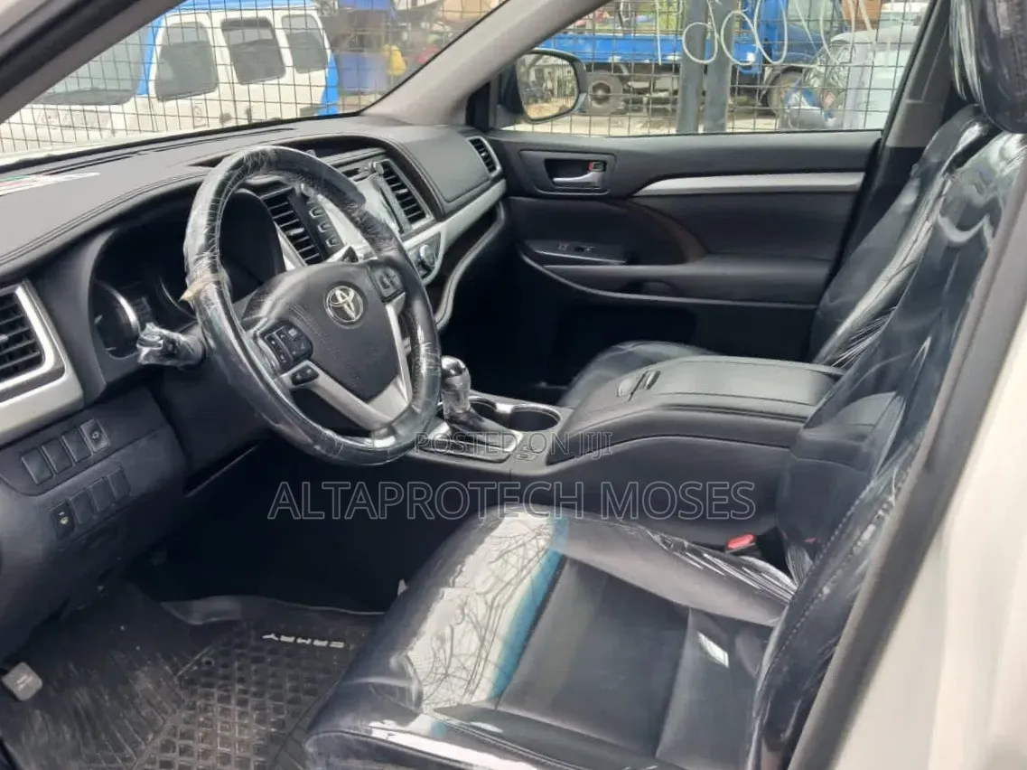 Toyota Highlander XLE V6 4x4 (3.5L 6cyl 6A) 2016 White