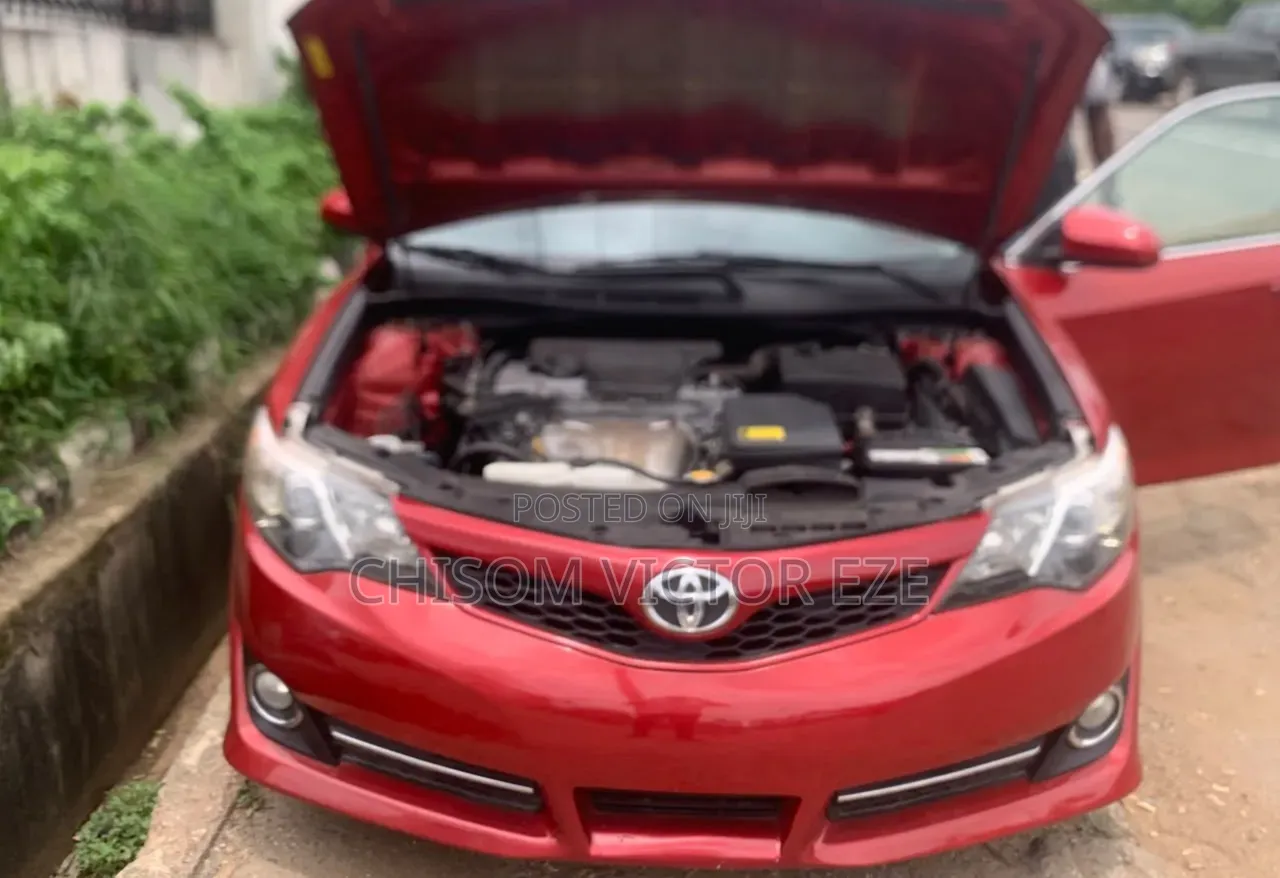 Toyota Camry SE 4dr Sedan (2.5L 4cyl 6A) 2012 Red