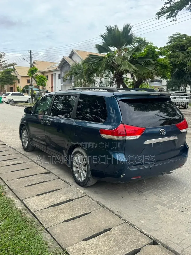 Toyota Sienna XLE 7 Passenger 2011 Blue