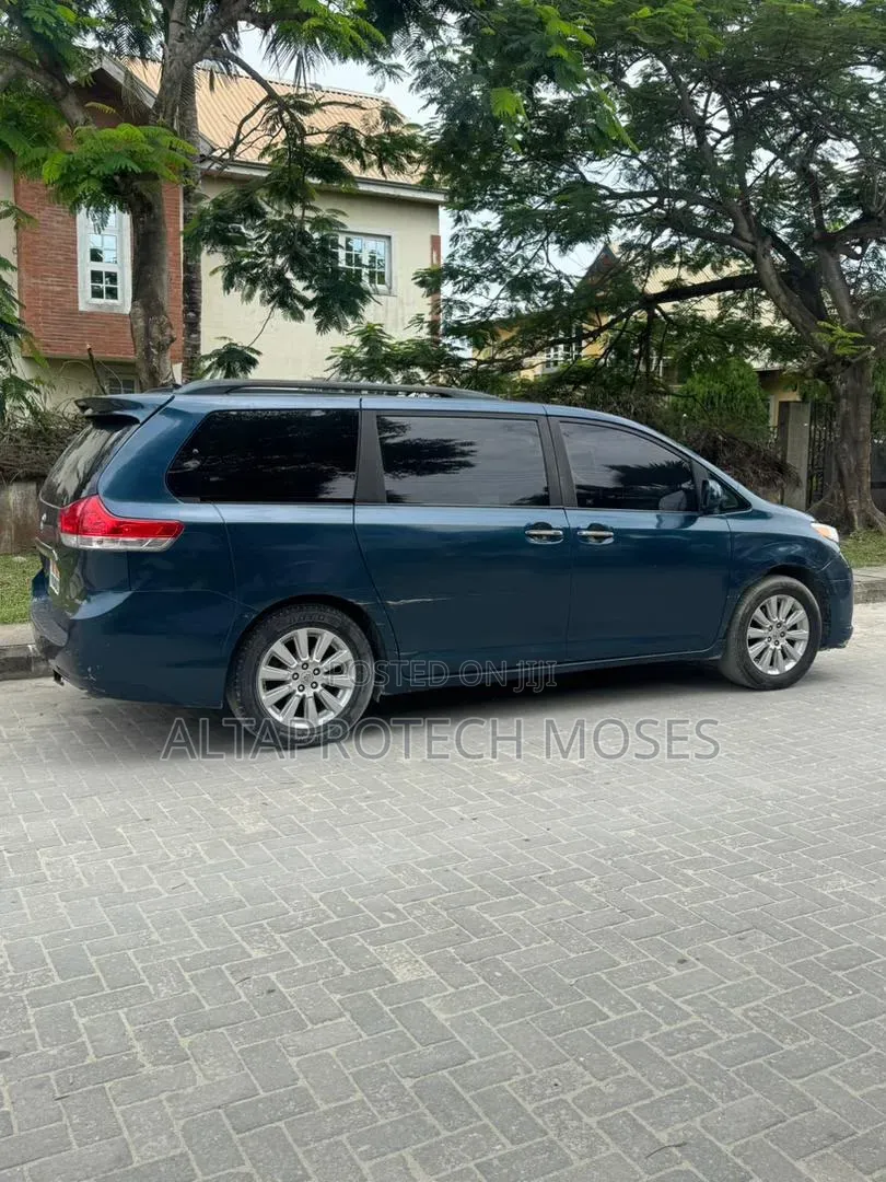 Toyota Sienna XLE 7 Passenger 2011 Blue
