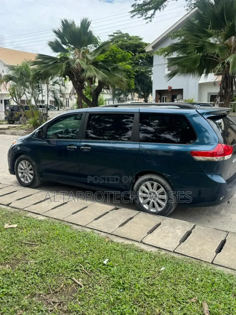 Toyota Sienna XLE 7 Passenger 2011 Blue