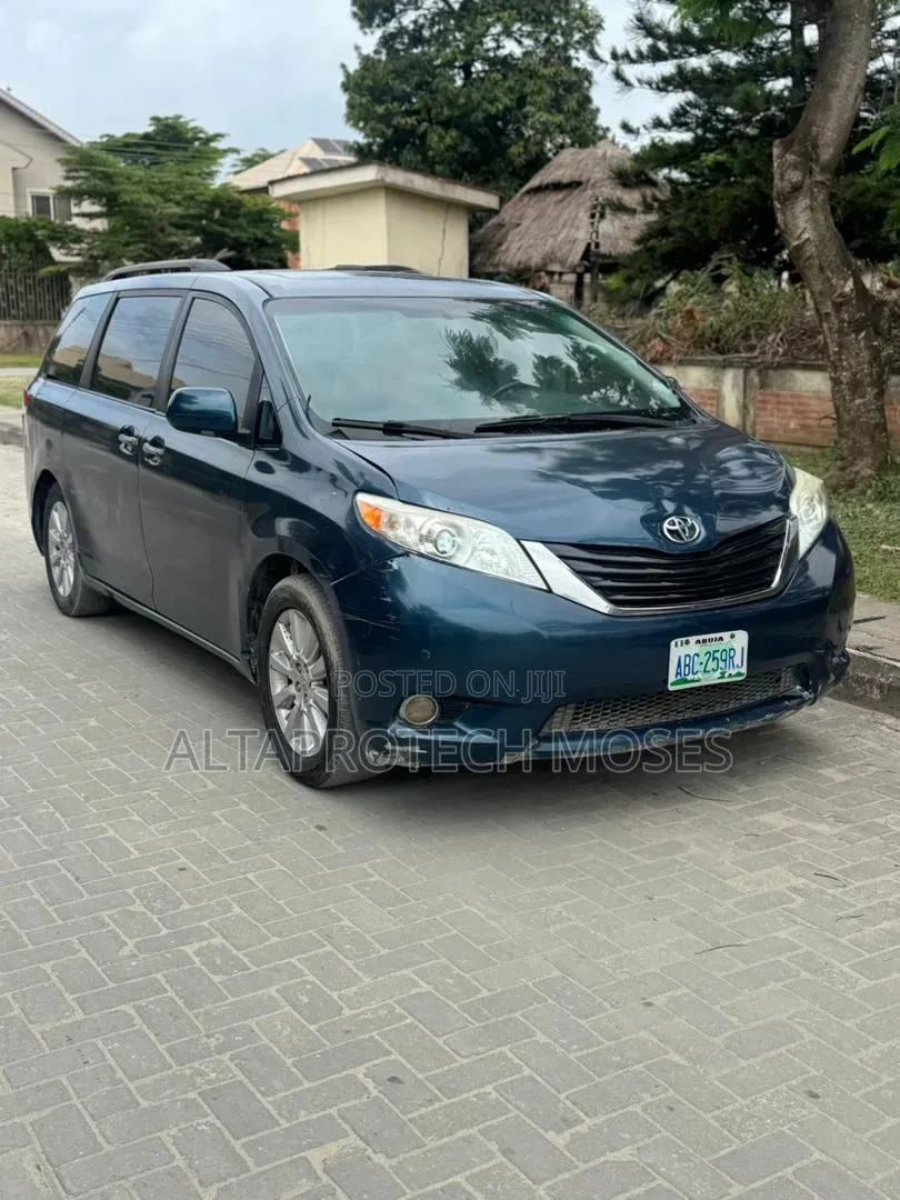 Toyota Sienna XLE 7 Passenger 2011 Blue