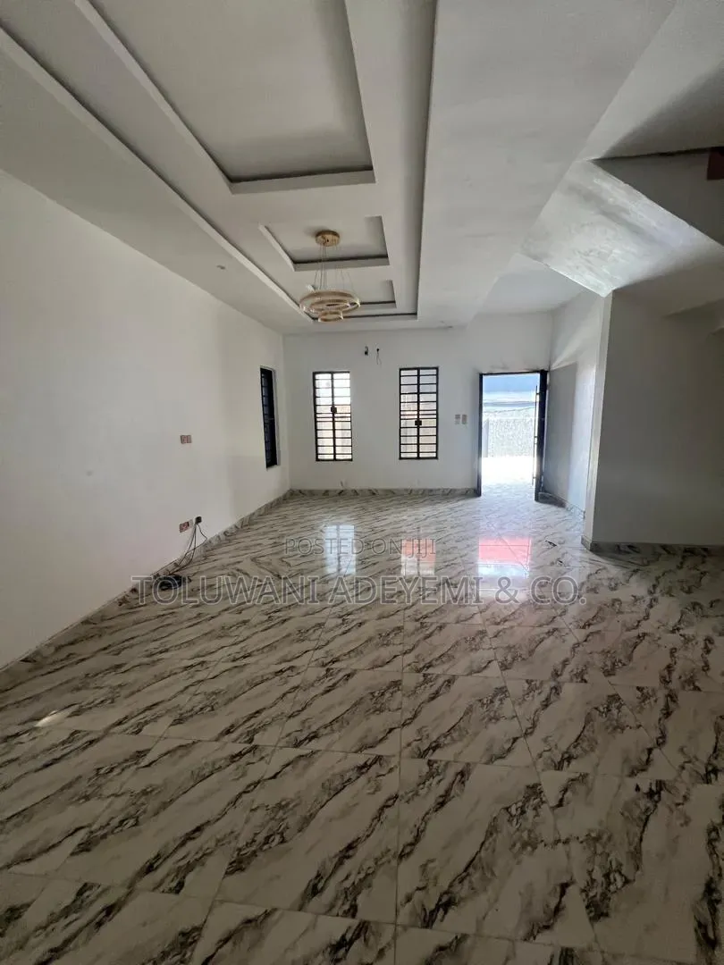 4bdrm Duplex in Ogombo for rent