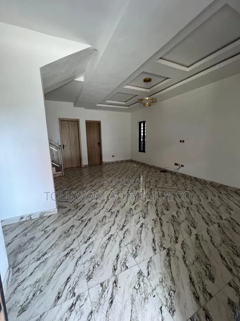 4bdrm Duplex in Ogombo for rent