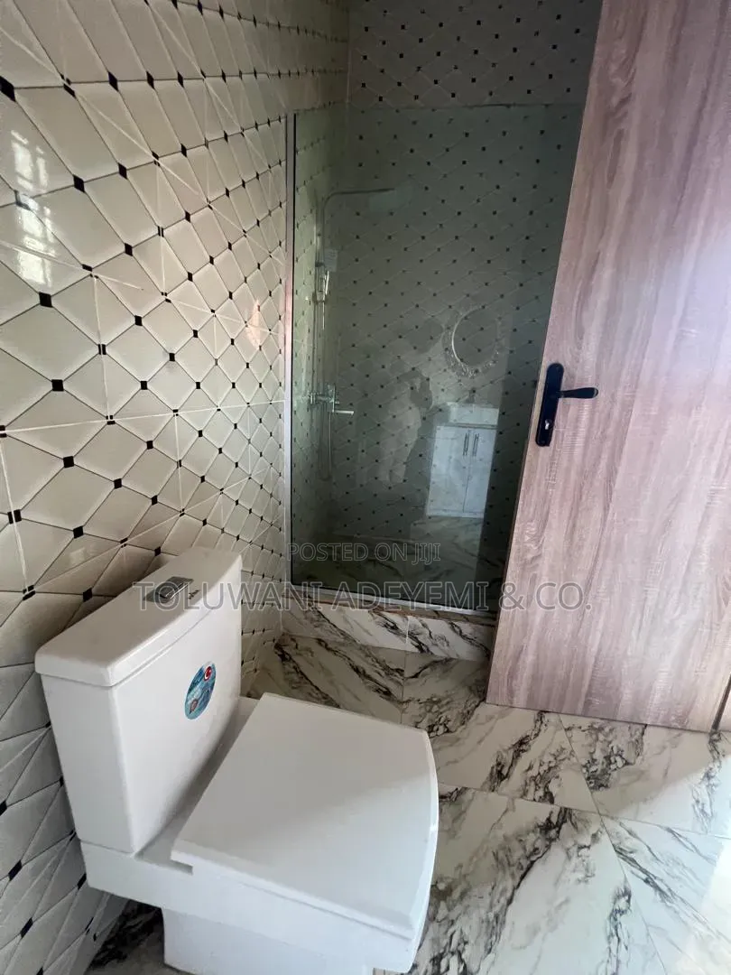 4bdrm Duplex in Ogombo for rent
