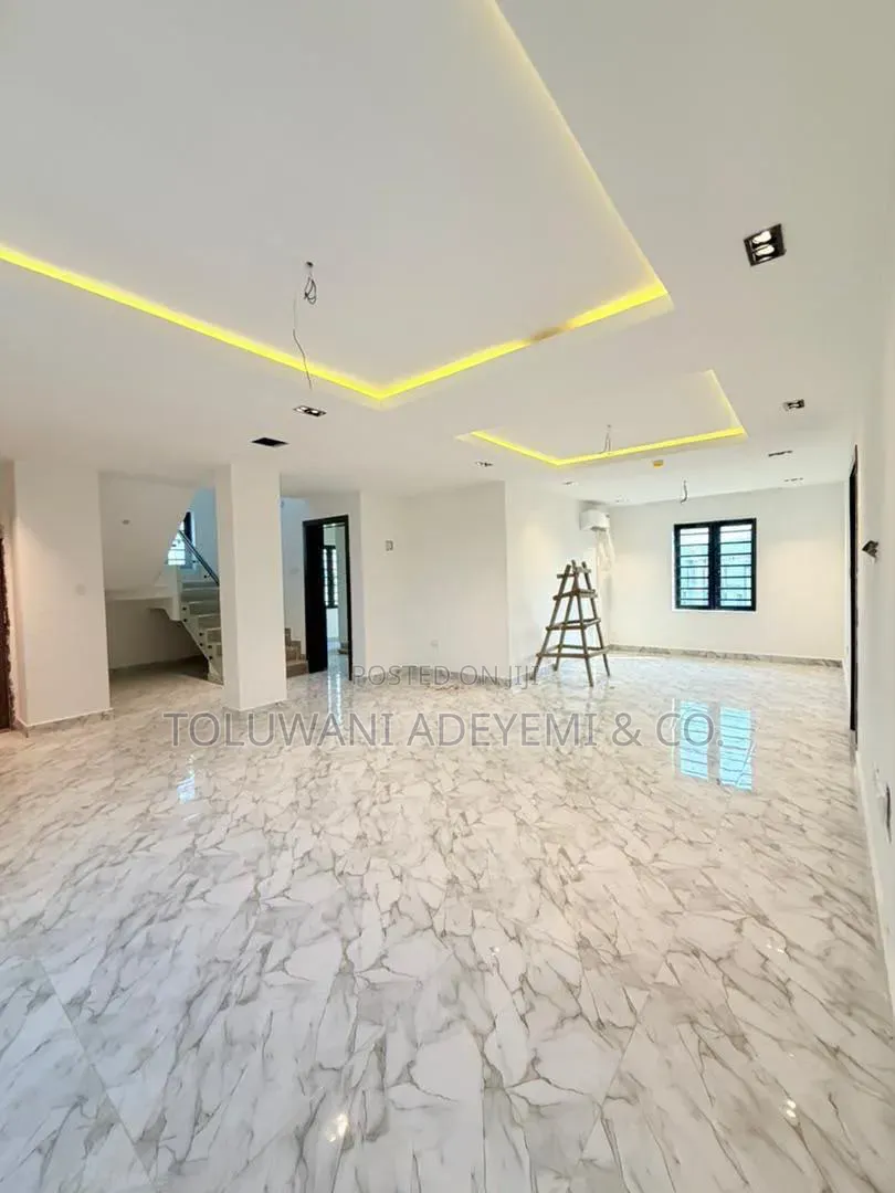 4bdrm Maisonette in Opebi for sale