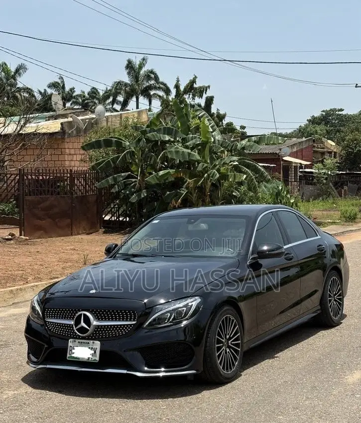 Mercedes-Benz C300 2016 Black