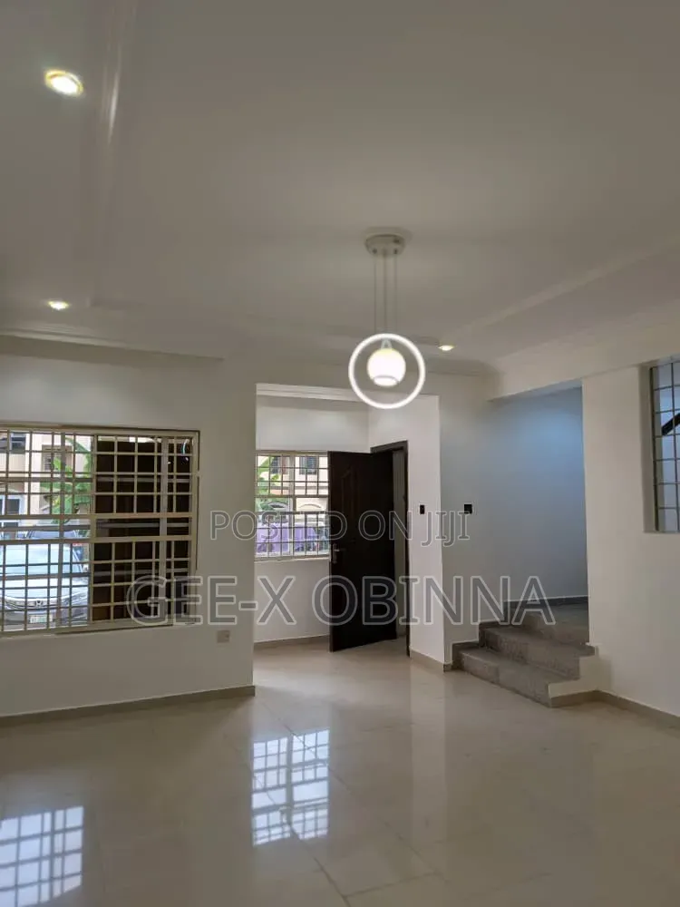 3bdrm Townhouse / Terrace in Wuye for rent