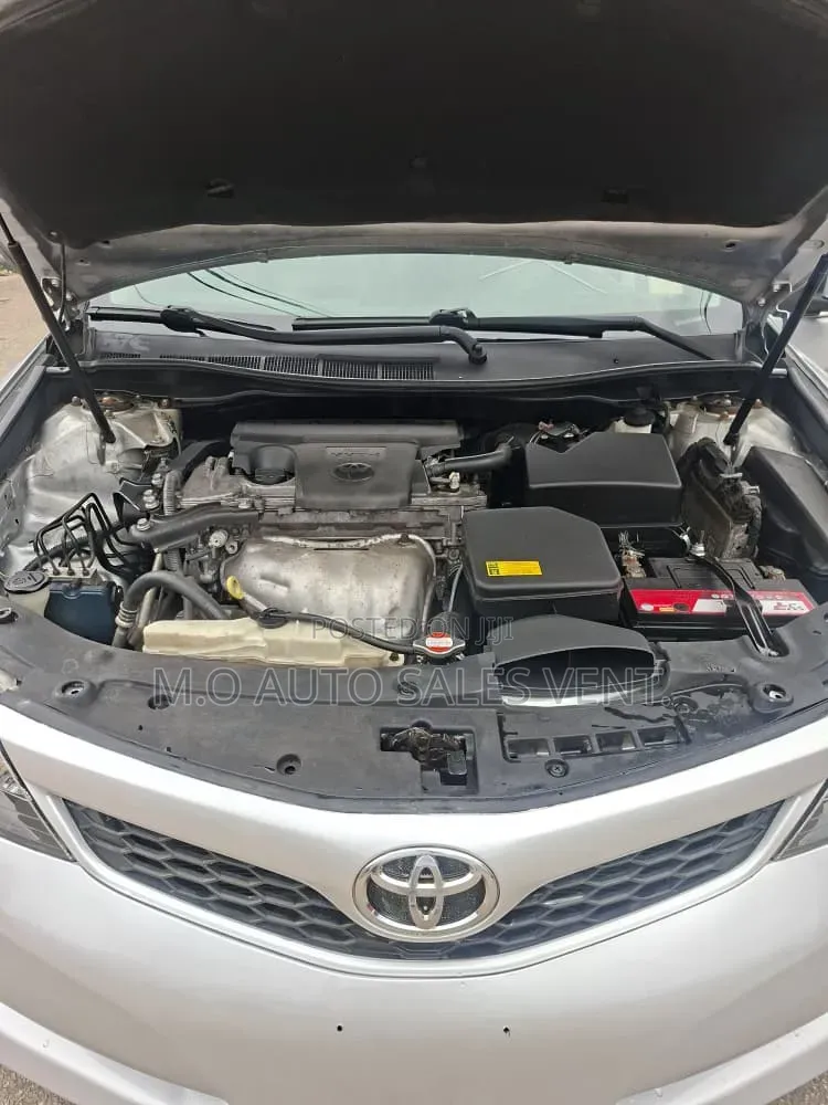 Toyota Camry SE 4dr Sedan w/Prod. End 11/13 (2.5L 4cyl 6A) 2014 Silver